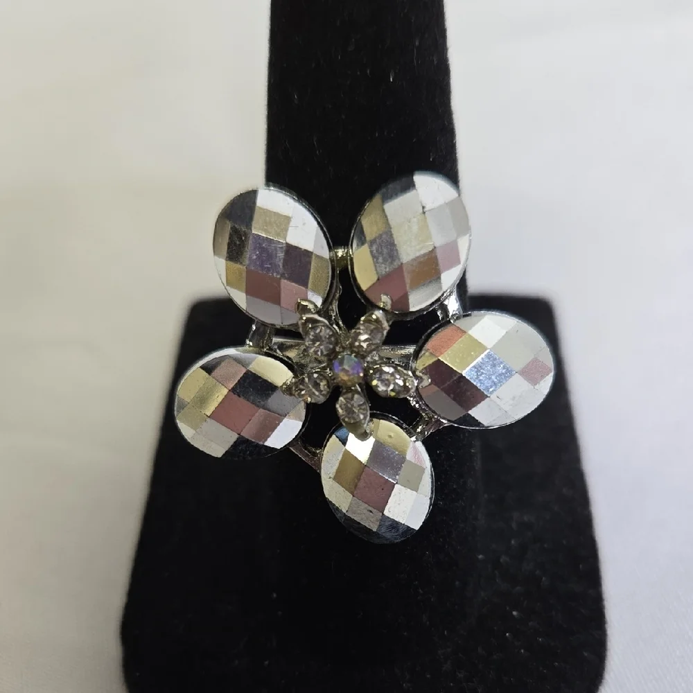 Silver Tone Flower Ring,‎ Adjustable